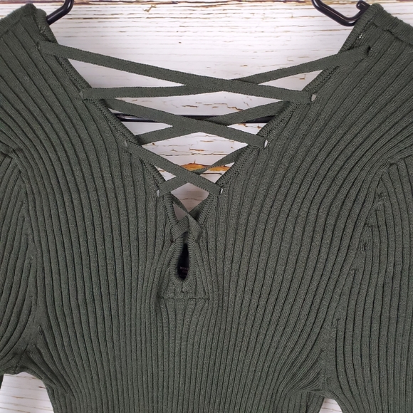 NWT Hooked Up Laced Back Sweater - Picture 4 of 5